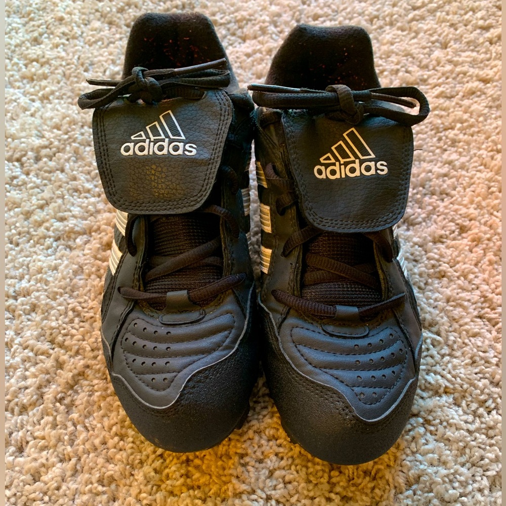 Adidas Youth Baseball Cleats. Size 7.5. Excellent condition, like new.